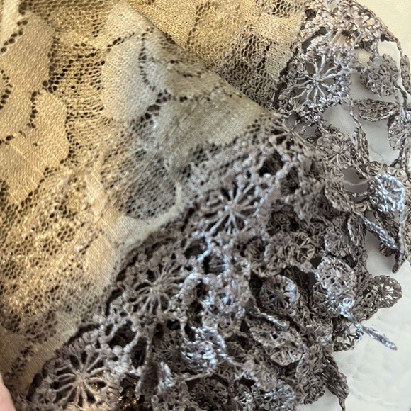 Bundle of two lace trimmed scarves - Picture 3 of 5